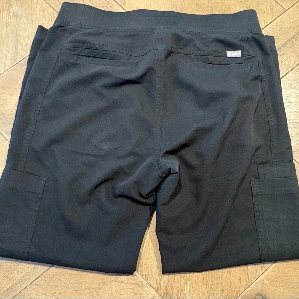 Figs Men's Black and Light Gray Cargo Scrub Pants Technical Collection Size S